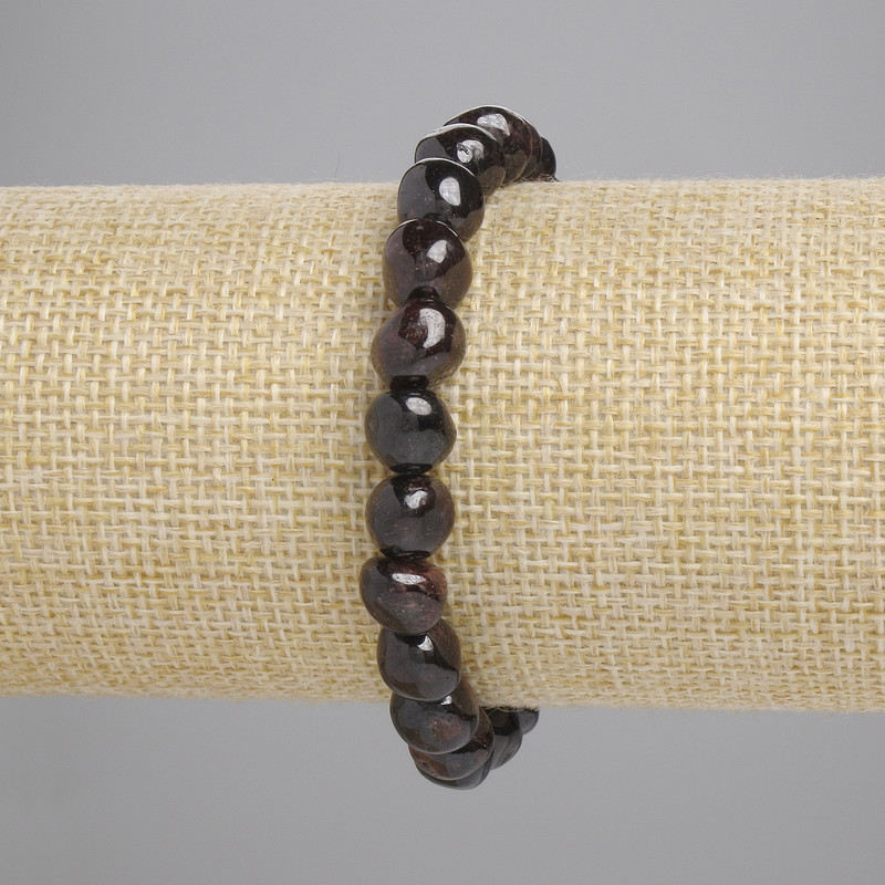 Náramek z granátu broušený, průměr 7,5–9×8 mm, délka 18 cm, elastické provedení