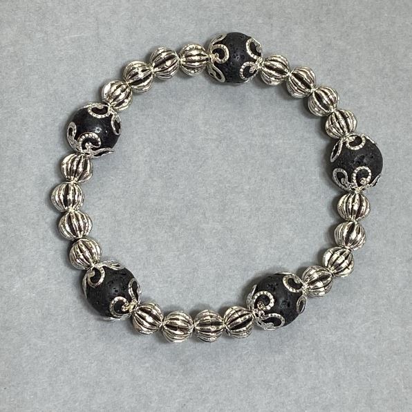 Náramek z lávy s kovovými vložkami