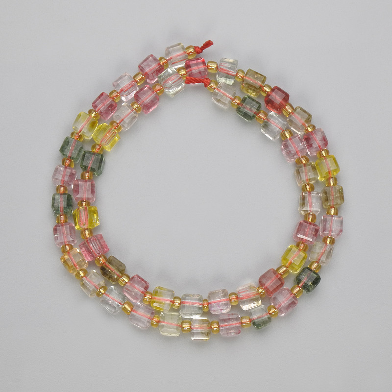 Korálky tónovaný křemen broušený kubický, 5×5 mm, 3 mm korálky, délka 37 cm, navlečené na niti