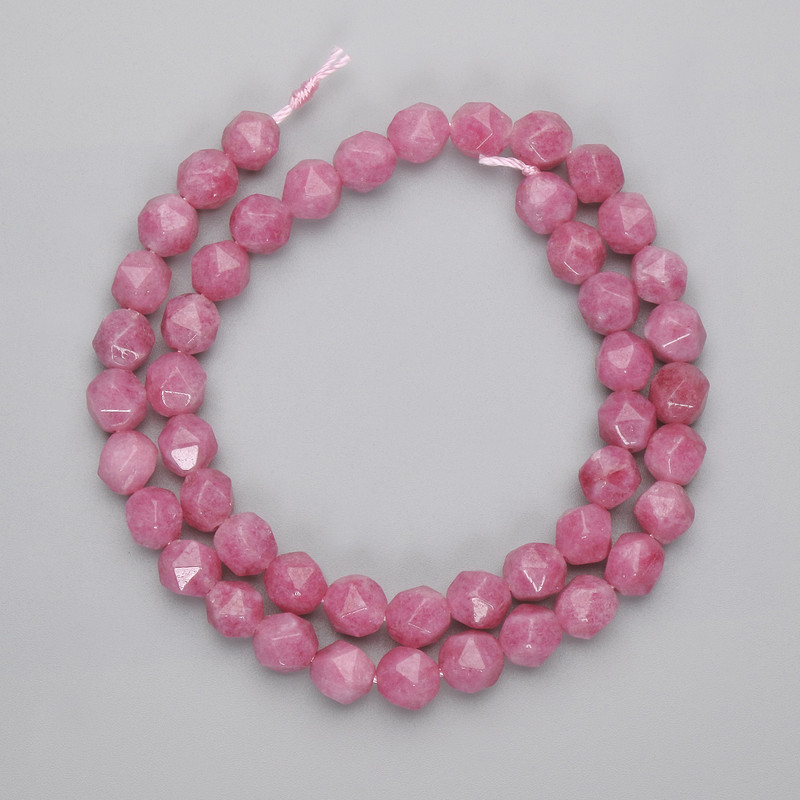 Turmalínové korálky, víceúhelníkové, průměr 7,5×6,5 mm, délka cca 37 cm na niti