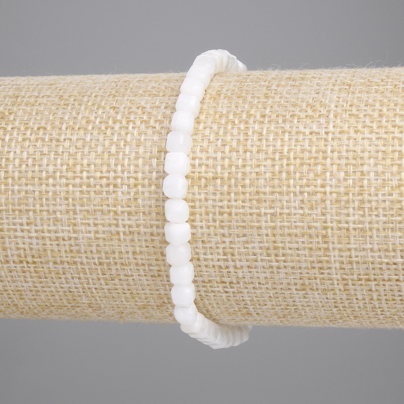 Náramek z adularitu, broušené kostky, průměr 4×4 mm, délka 18 cm, elastický