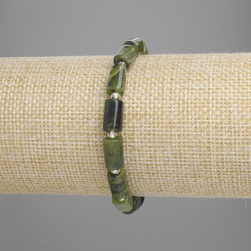 Náramek z jadeitu fazetovaný na elastické šňůře