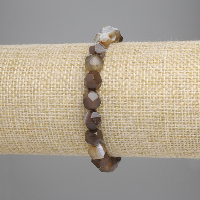 Náramek z achátu, mnohoúhelníkové korálky, průměr 8×7 mm ±, délka 18 cm ±, elastický