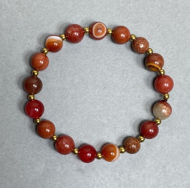 Náramek z achátu, aventurinu „zlatý písek“ a hematitu – korálky o průměru cca 8 mm ±, korálky hematitu 2 mm ±, délka 18 cm, elastický