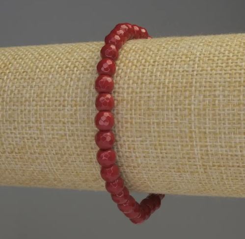 Náramek z korálu, broušené kuličky, průměr 6 mm ±, délka 18 cm, pružný