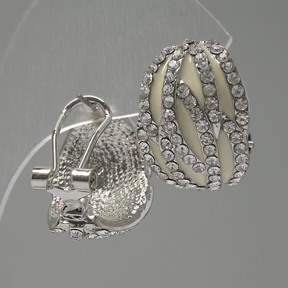 Náušnice klasika «Gofre» bílé smaltové s štrasovými kamínky, kov se stříbrným povrchem, 22 × 20 mm