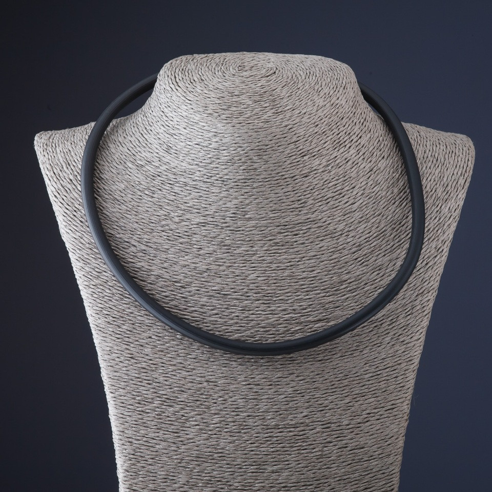 Šedá kaučuková šňůra, průměr 6 mm +/-, délka 50 cm +/-