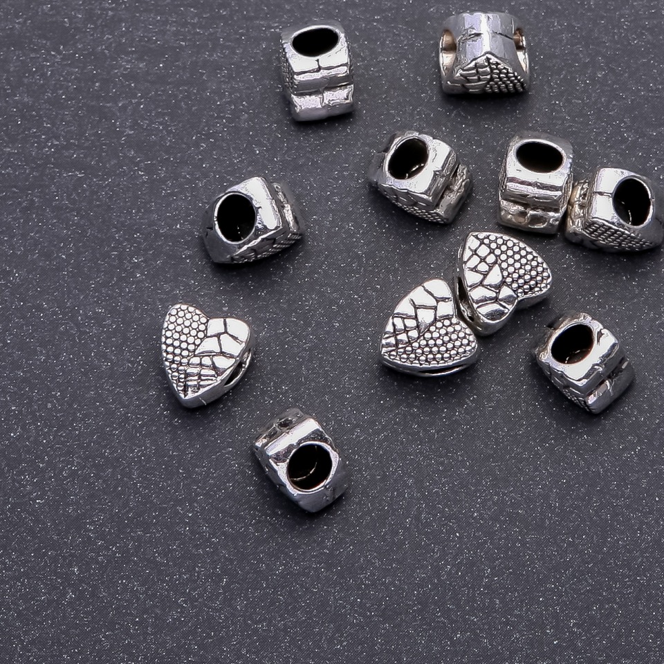 Korálek Pandora srdce, průměr 10×9 mm, díra 4,5 mm, balení 20 g ± 11 ks