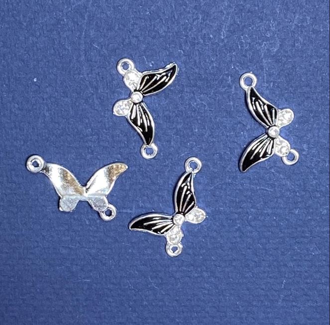 Konektor motýlek s černým smaltem 24×12 mm, balení 4 ks