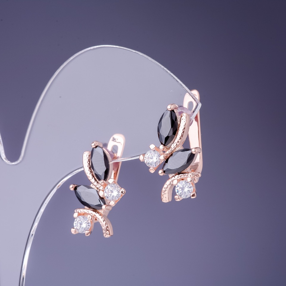 Náušnice s černými krystaly 19×12 mm zlatý kov