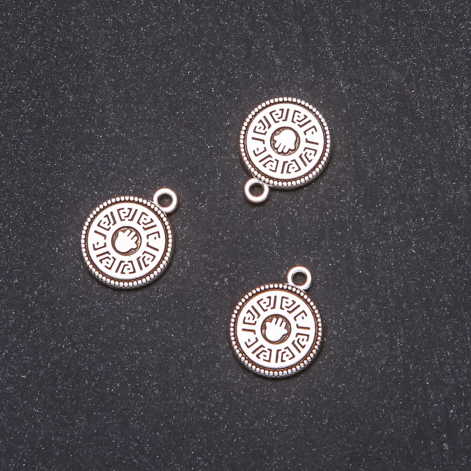 Přívěšek „Mince s dlaní“ 15×18 mm