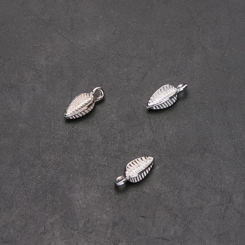 Závěsná součástka «Vánoční větvička», průměr 4,5 mm, délka 13 mm, průměr otvoru 1,7 mm, balení 36 ks. (+ -)