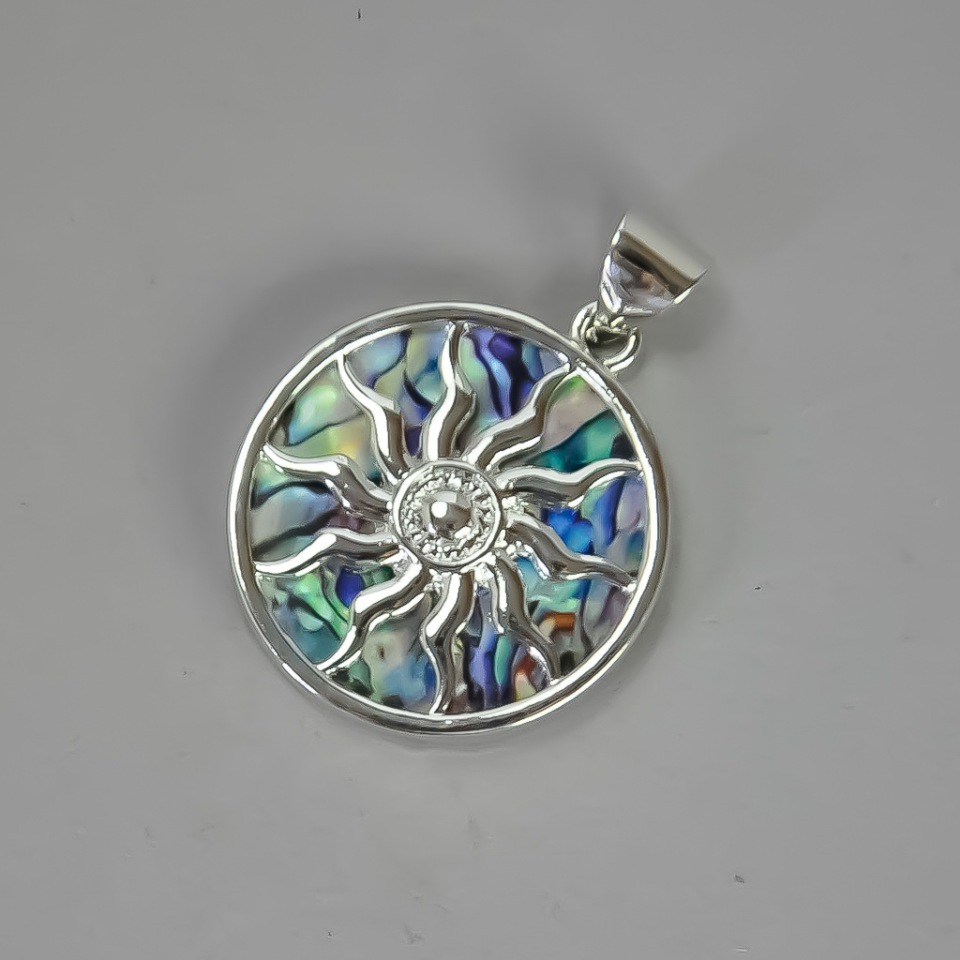 Přívěsek «Járilo» z umělého haliotisu 32×37×43 mm