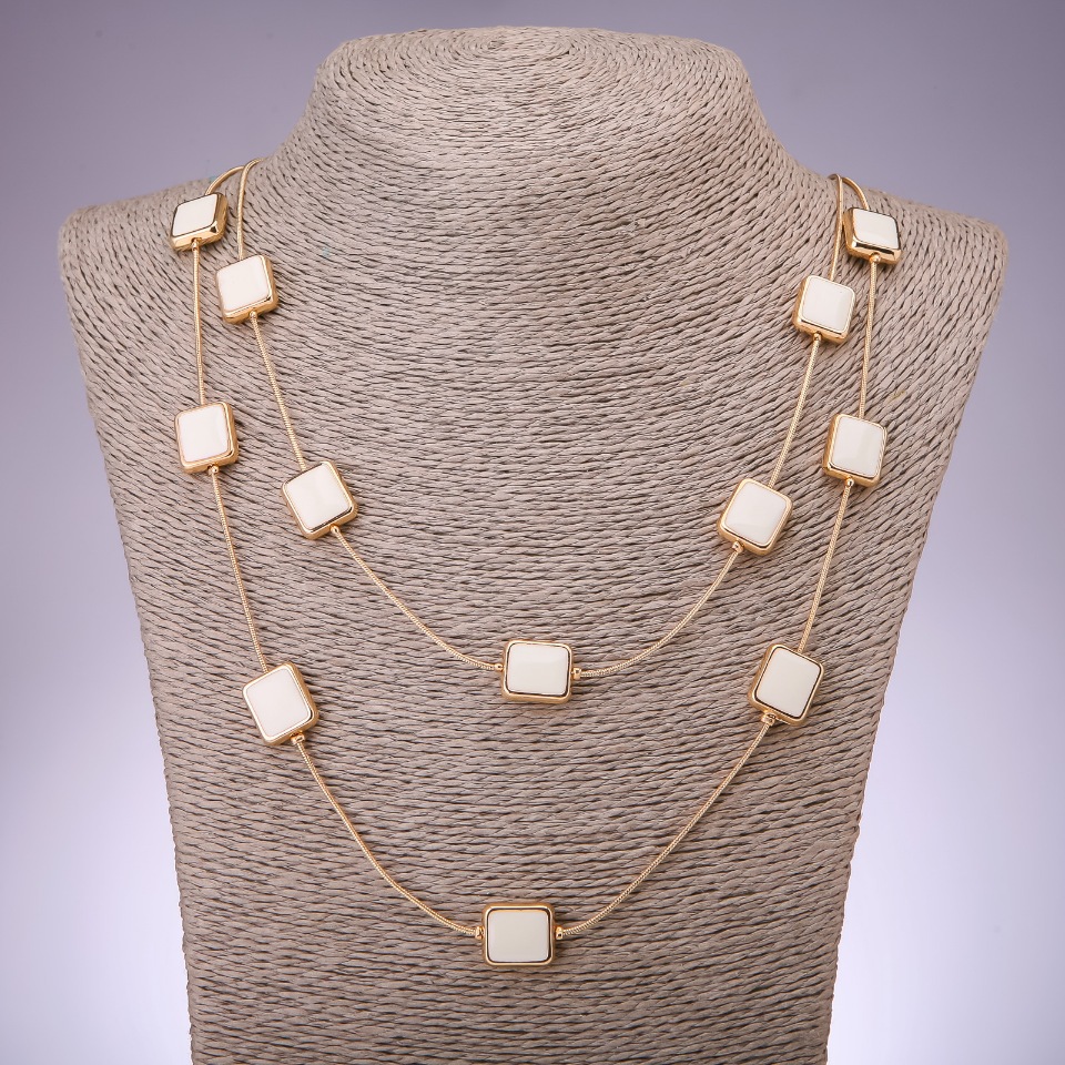 Náhrdelník Kaskáda, dvouřadý s čtvercovou korálkou, délka 80 cm, žlutý kov