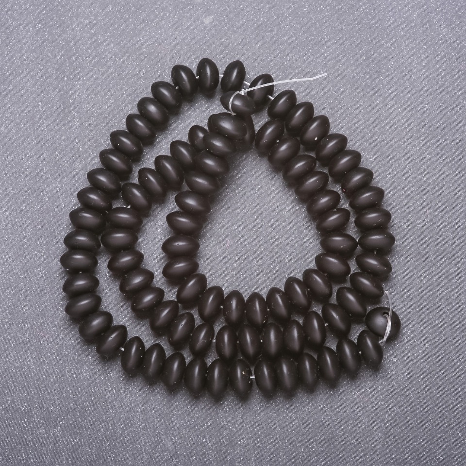 Korálky na niti ze šungitu (umělé), hladké rondelové, průměr 8×5 mm, délka 38 cm