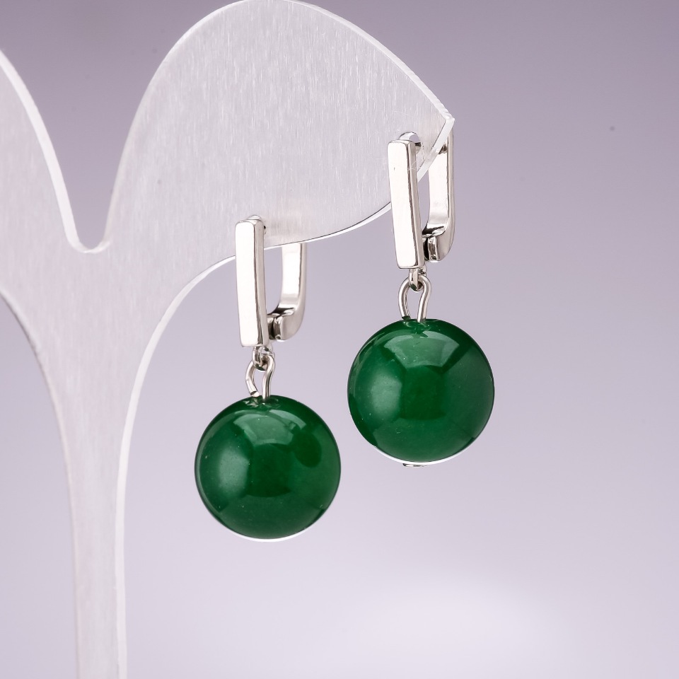 Náušnice z chrysoprasu – hladká kulička, průměr 12 mm, délka 30 mm, zapínání anglické