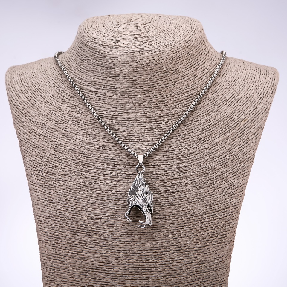 Přívěšek ve stylu „punk goth“ Vlk 45×20 mm na řetízku, délka 65 cm