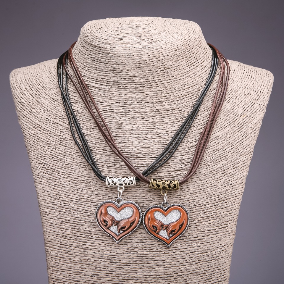 Přívěšek přátelství srdcí, průměr 31×33 mm, délka 45–48 cm