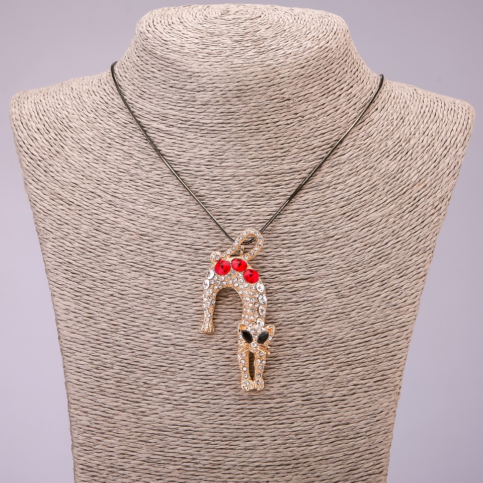 Přívěšek „Kočka“ se krystaly na dlouhém řetízku, kov „černé zlato“, rozměr 31 × 65 mm, délka 70 cm