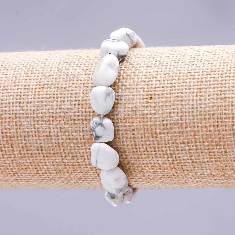 Náramek z chalcedonu na gumičce s facetováním 10×12(±)mm