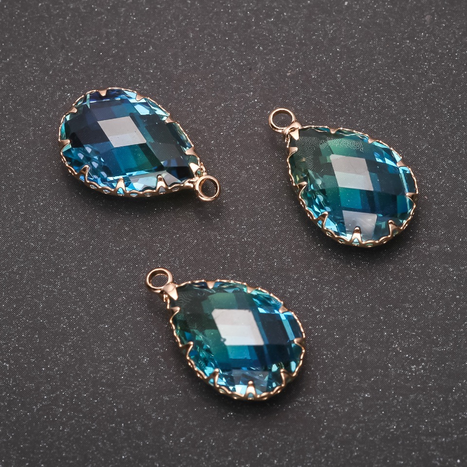 Přívěsek „Kapka“ modré barvy se zlatou obrubou 13×21 mm