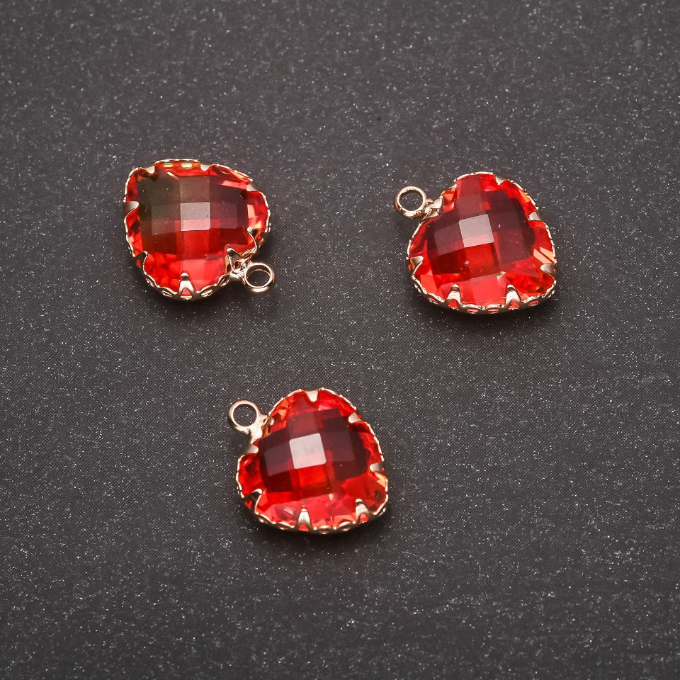 Přívěšek „Srdce“ oranžovo-žlutá barva, zlaté osazení 12 × 15 mm