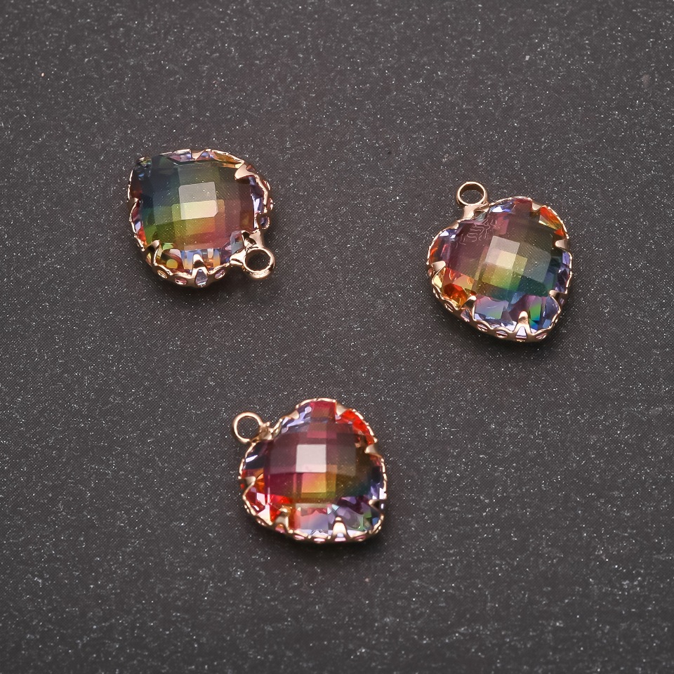 Přívěšek „Srdce“ duhové barvy, zlatá obruba 12 × 15 mm