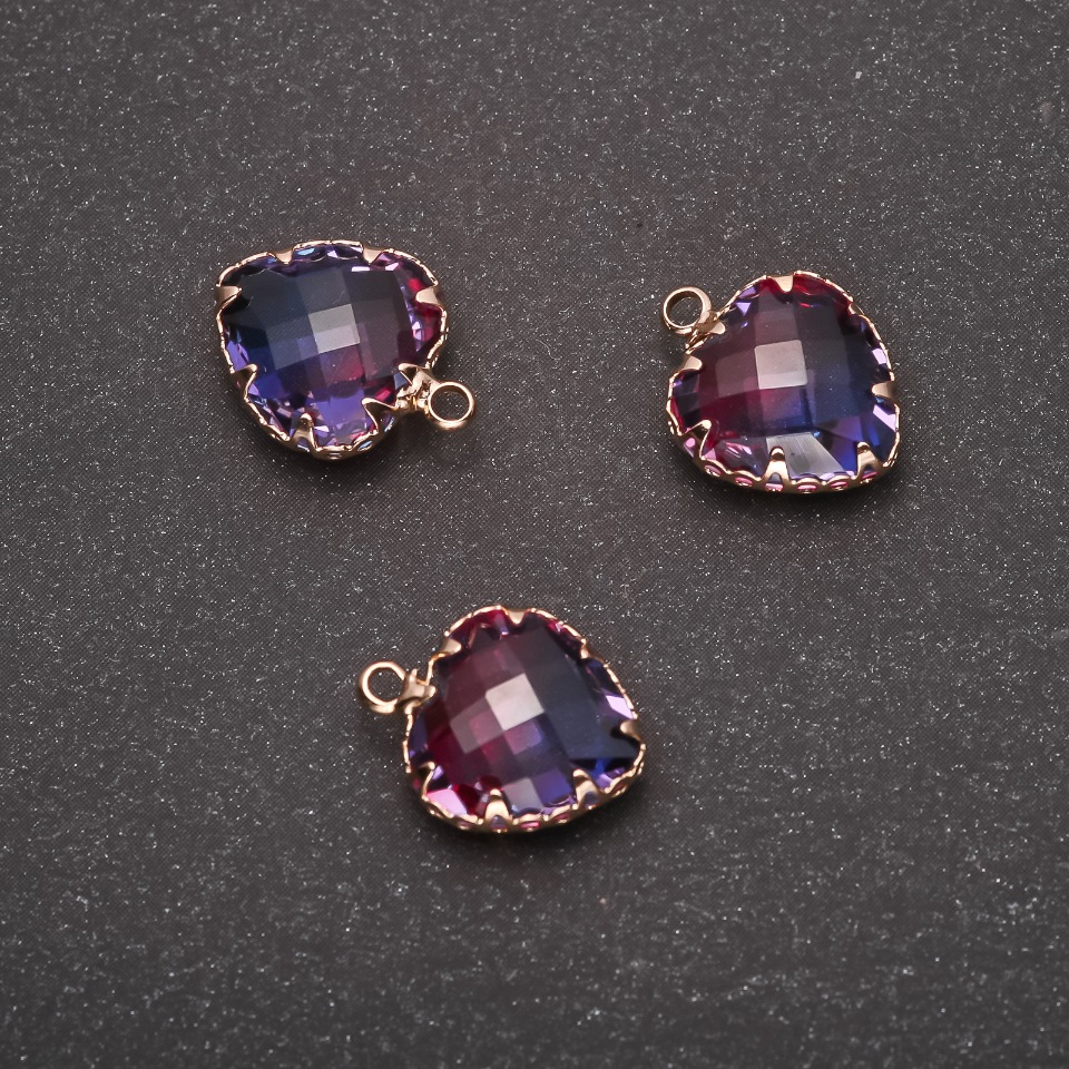 Přívěsek «Srdce» malinově-modré barvy, zlatá obruba 12×15 mm