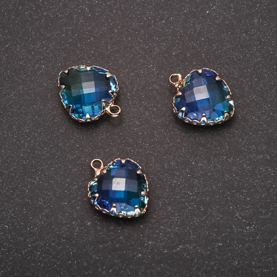 Přívěšek „Srdce“ modré barvy, zlatá obruba 12×15 mm