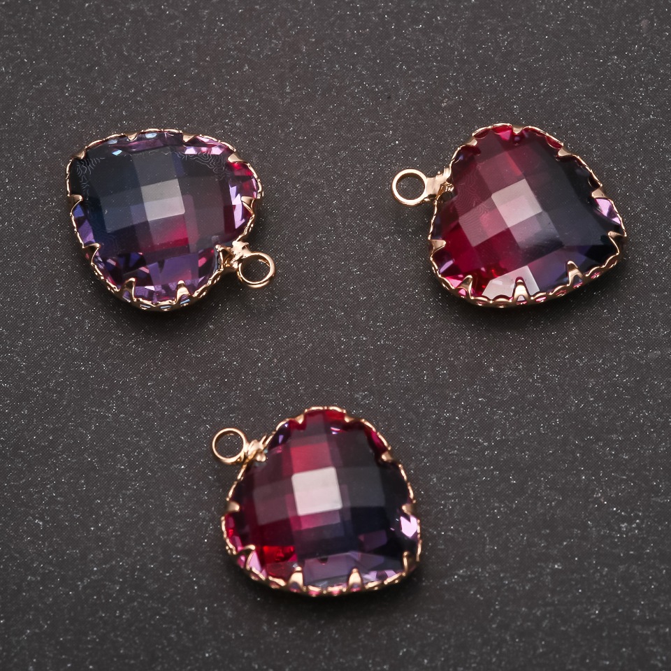 Přívěšek «Srdce» malinově modrého odstínu, zlatá obruba 16 × 20 mm