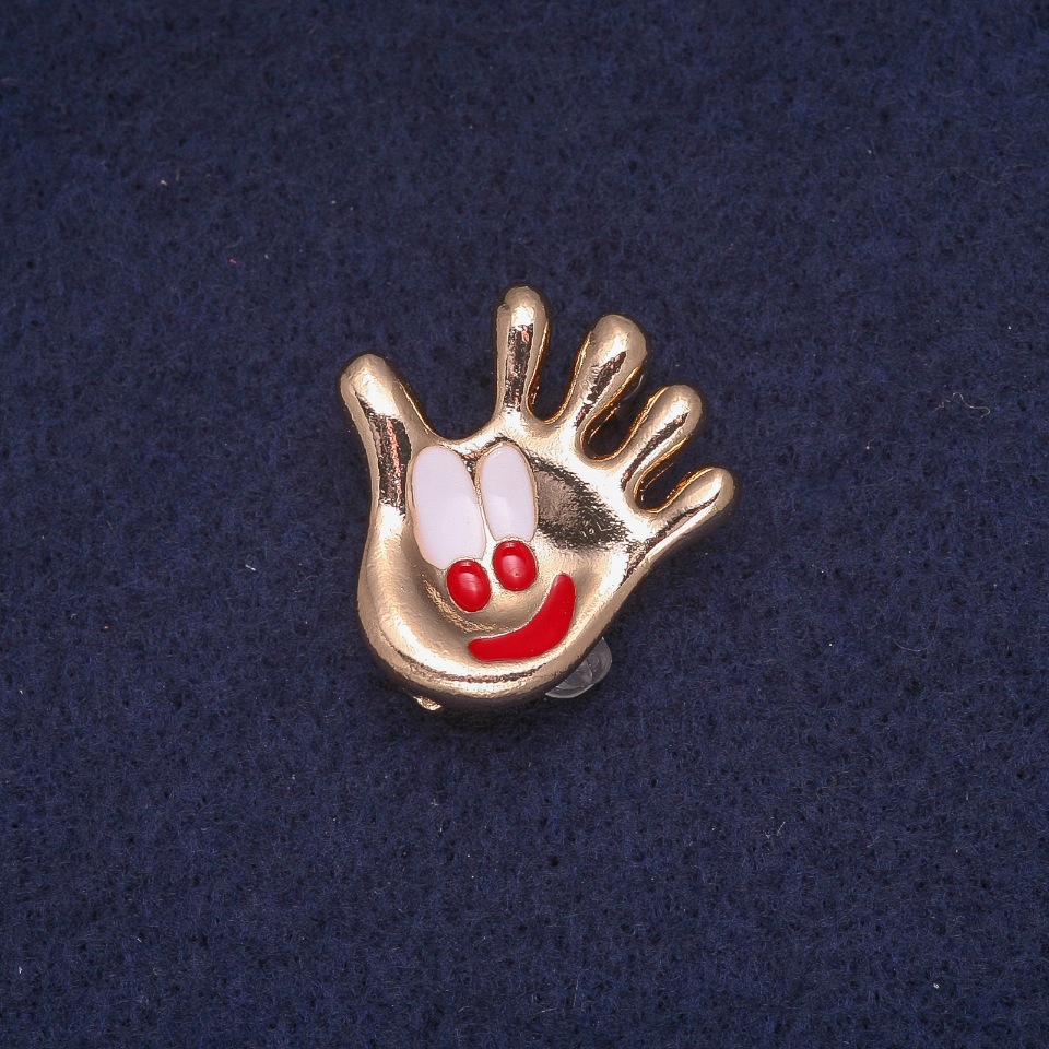 Brož ve tvaru dlaně se smaltem, zlatý kov 24 × 25 mm