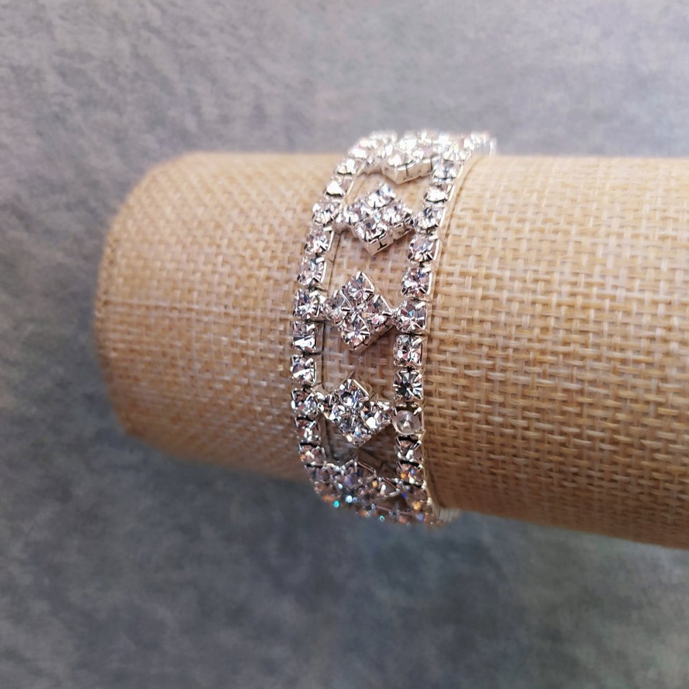 Náramek se štrasami «šachovnicový vzor» dvouřadý elastický s obvodem 17 cm