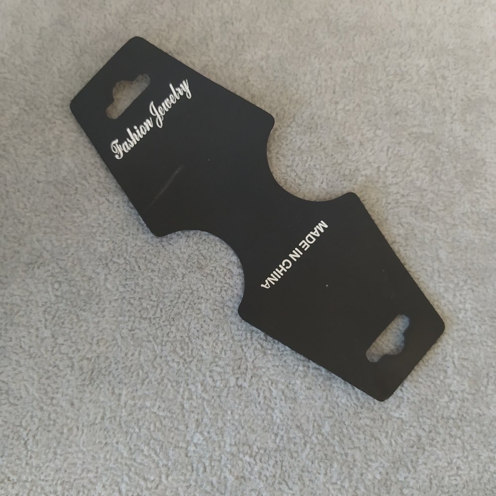 Černá podložka na bižuterii 5×12,5 cm, plastová, 200 ks / balení