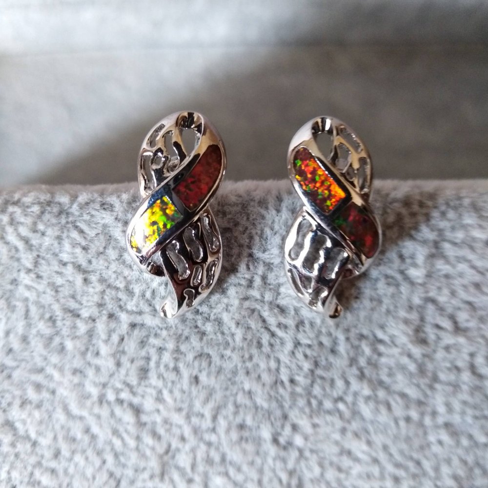 Náušnice pecky, prolamovaný vzor, syntetický opál, stříbrná barva, 20×10 mm