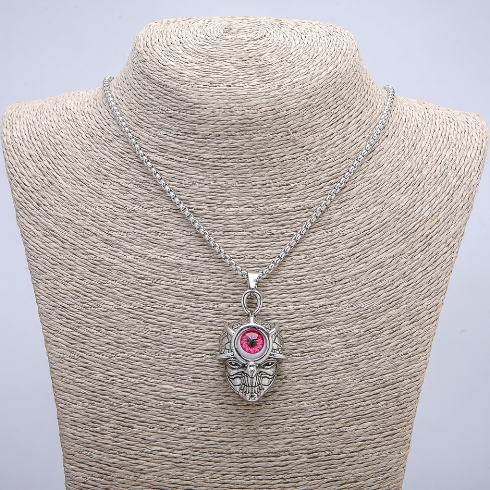 Přívěšek „Lebka s okem“ 45×27 mm na řetízku, délka 70 cm, stříbrný kov