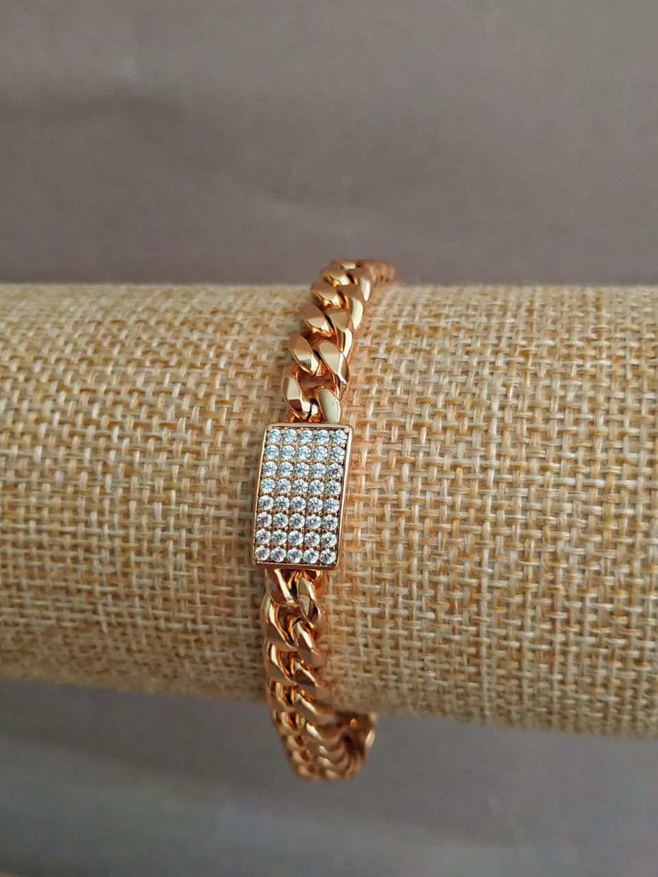 Náramek Xuping pozlacení 18K s bílými štrasovými kamínky, délka 17–18 cm, tloušťka 7 mm +