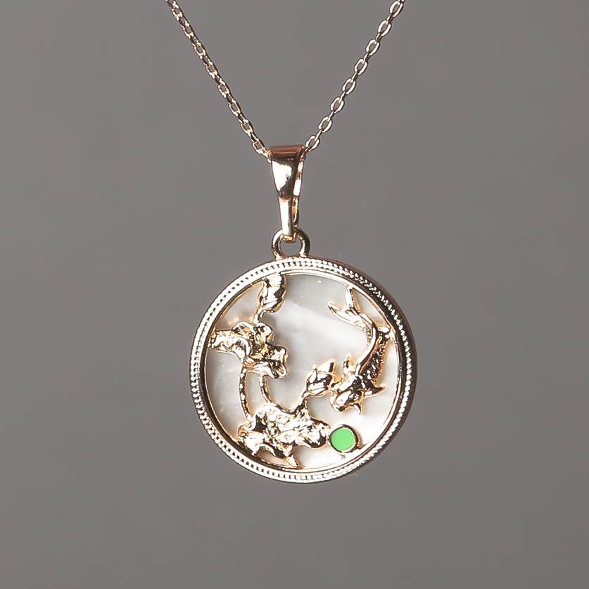 Řetízek Xuping 18K pozlacený s přívěskem z perleti a zeleným smaltem, 15 mm, tloušťka 0,5 mm, délka 48 cm