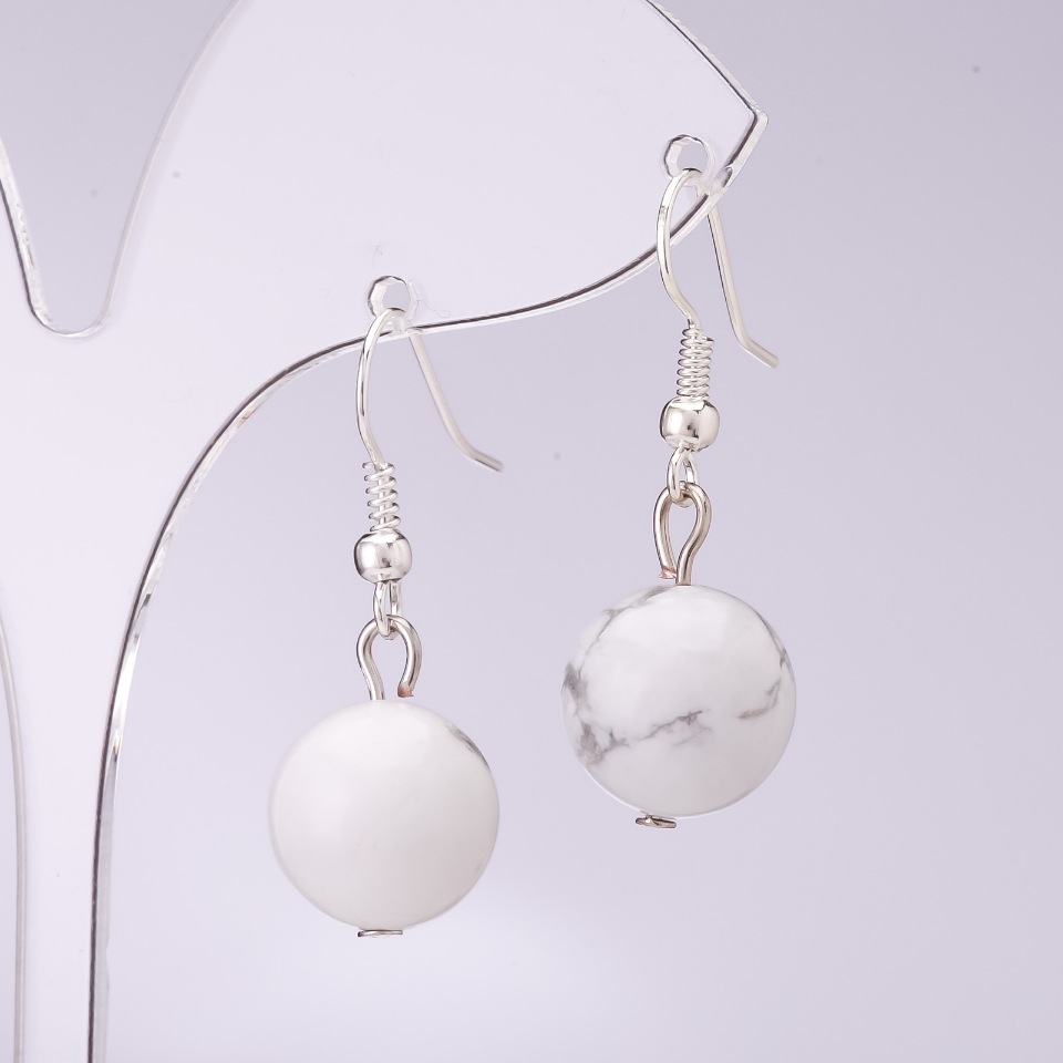 Náušnice z chalcedonu, průměr cca 10 mm, délka cca 30 cm