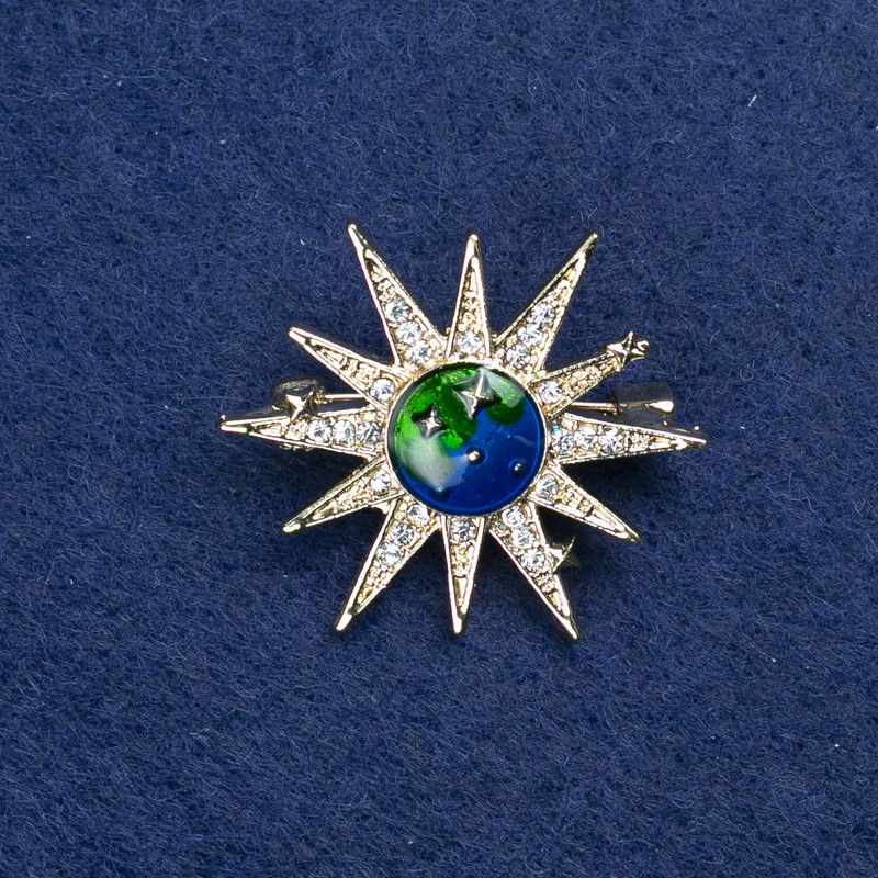 Brožka „Hvězda“ zlatistého kovu, smalt a štras, 32 mm +