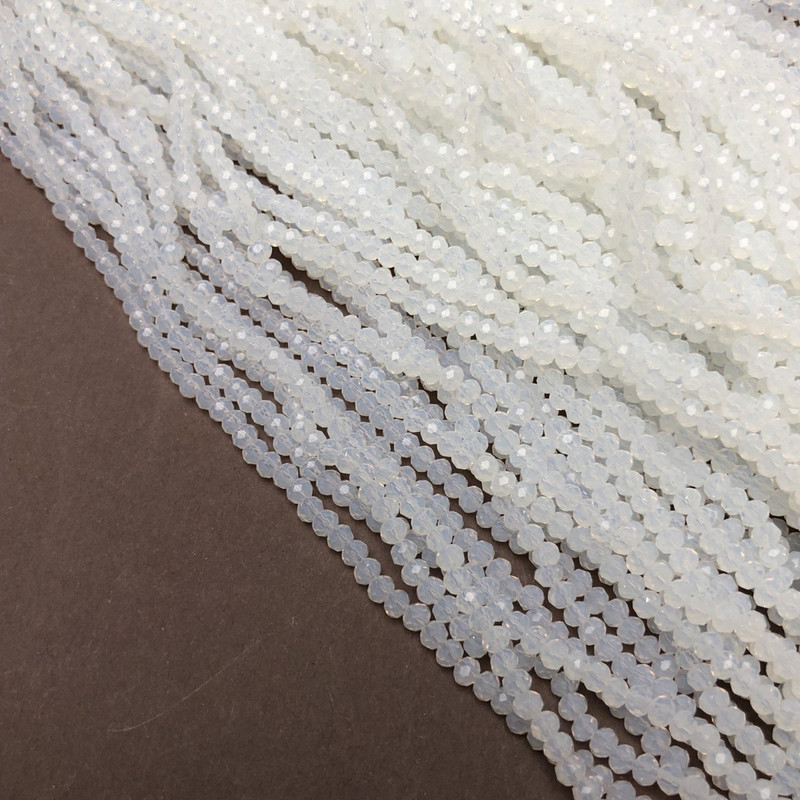 Korálky Český křišťál na niti, mléčně průhledné, brusovaný rondel, průměr 3×2,5 mm +/-; délka 36–38 cm