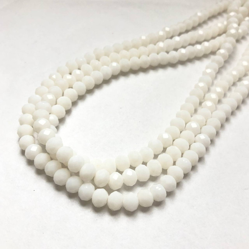 Korálky z českého křišťálu na niti, světle broskvový matný brusovaný rondel, průměr 6 × 4,5 mm, délka 38–40 cm +