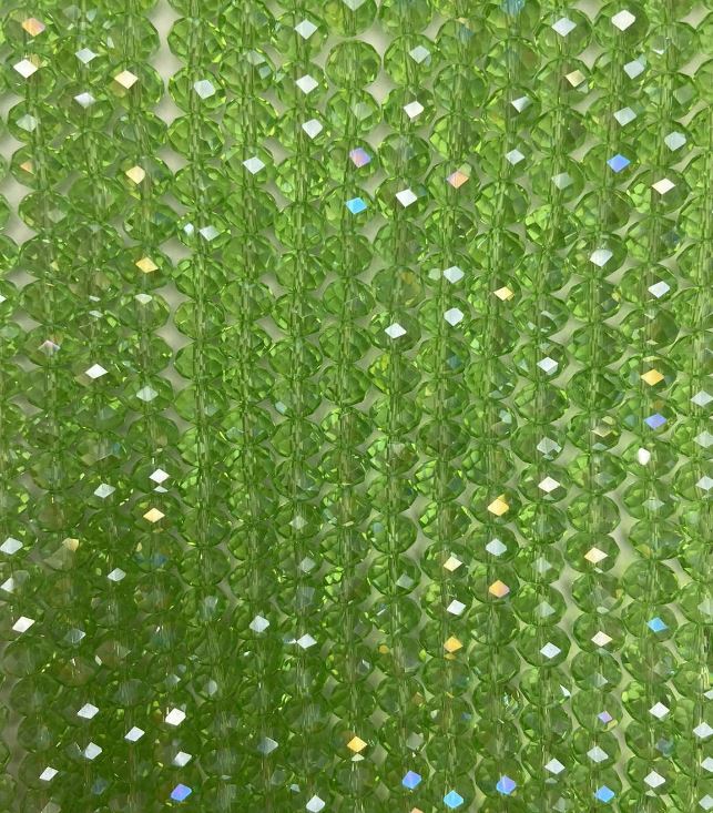 Korálky českého křišťálu na vlascu světle zelené průhledné s benzínovým leskem, broušené rondely, průměr 8×6,5 mm, délka 40-4