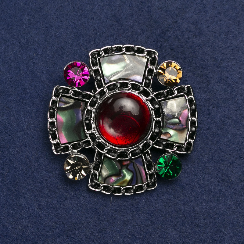 Brož Akcent – stříbrný kov, smalt a štras 50 mm +