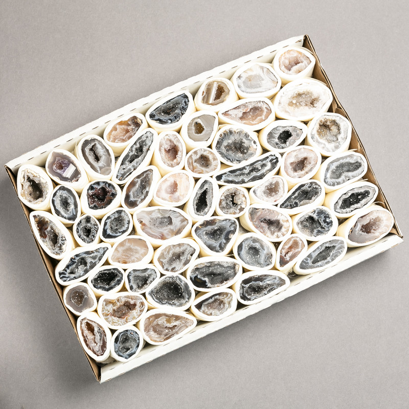 Malá suvenýrová geoda z achátu – sortiment (za 1 kus)