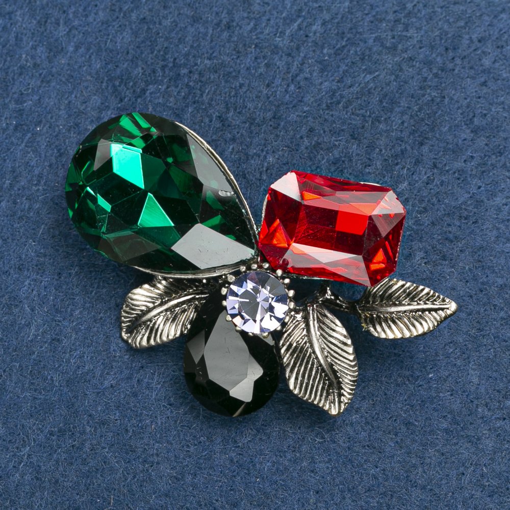 Брошка з листочками сріблястий метал з кристалами 55х35мм +