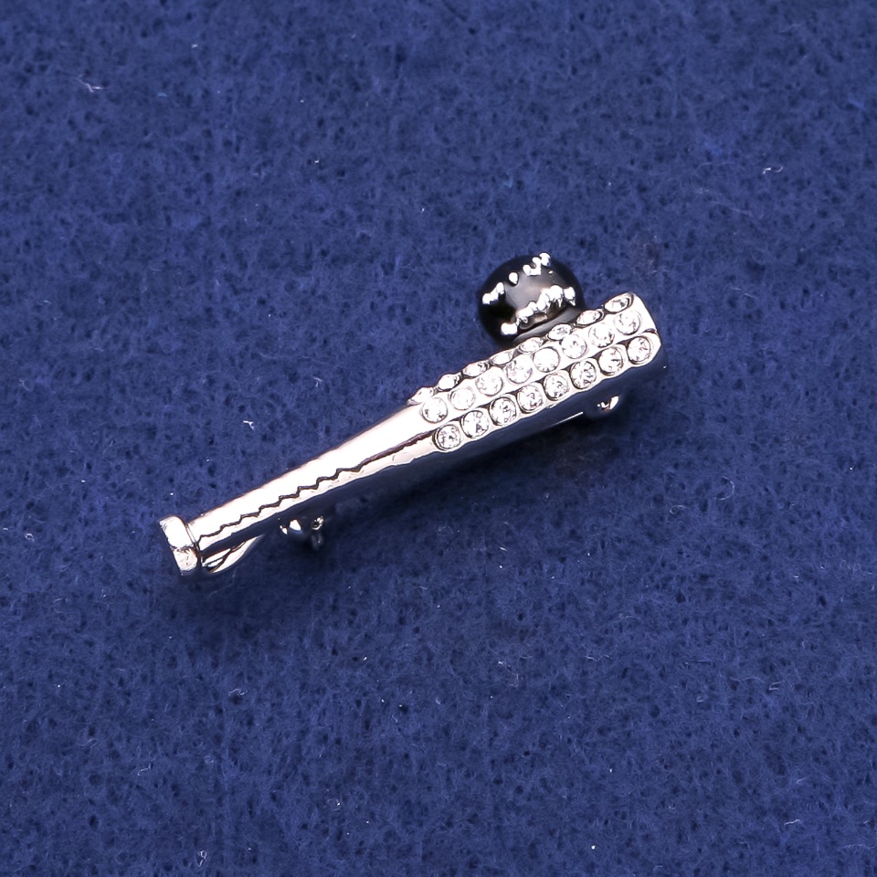 Brož baseballová pálka se štrasami ze stříbrného kovu, 13×40 mm