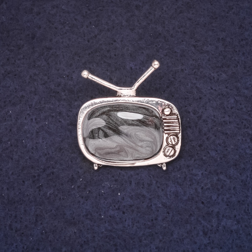 Brož Televizor 25 × 28 mm, černý smalt, kov stříbrný