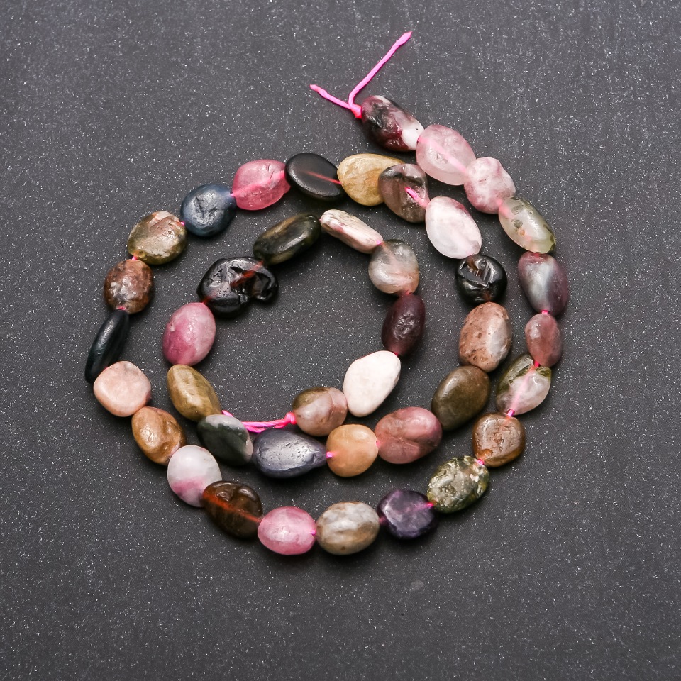 Turmalínové korálky navlékané na niti, brusované, průměr 8×10 mm, délka 38 cm