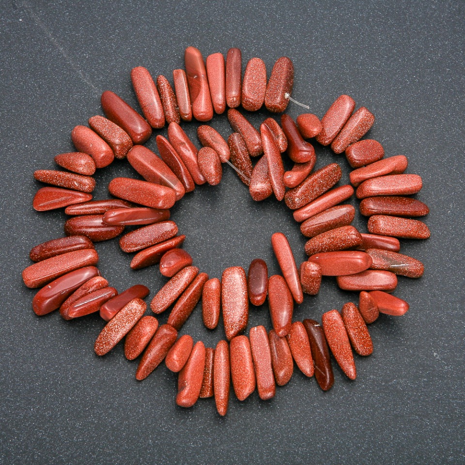 Nitka z aventurínu Zlatý písek – jehličkové korálky, průměr 20×6 mm, délka 40 cm +