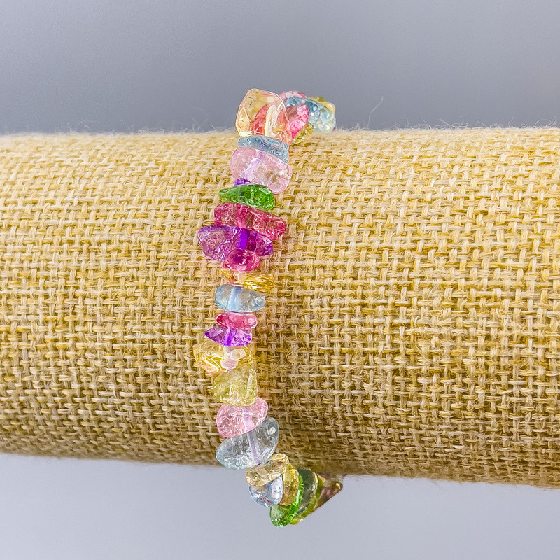 Náramek Assorti z drobných úlomků přírodního kamene, průměr 8×4 mm, délka 18 cm (elastický)